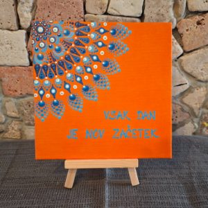 mandala na stojalu